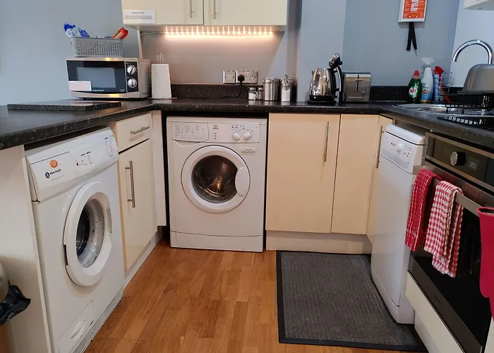 The Bath House Boutique B&B - In-Room Breakfast - Free Parking